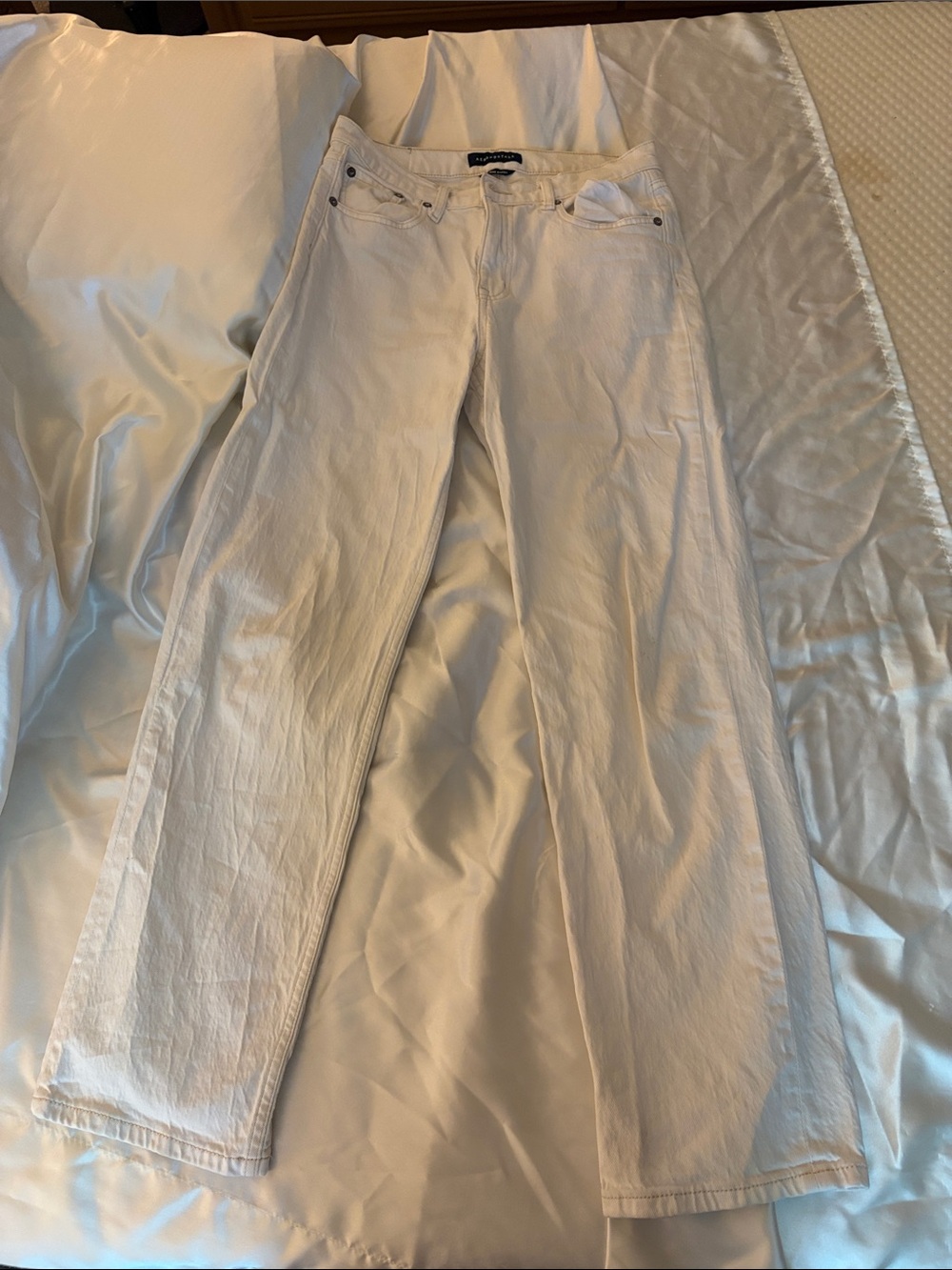 Aeropostale White Straight-Leg Jeans Size 6R